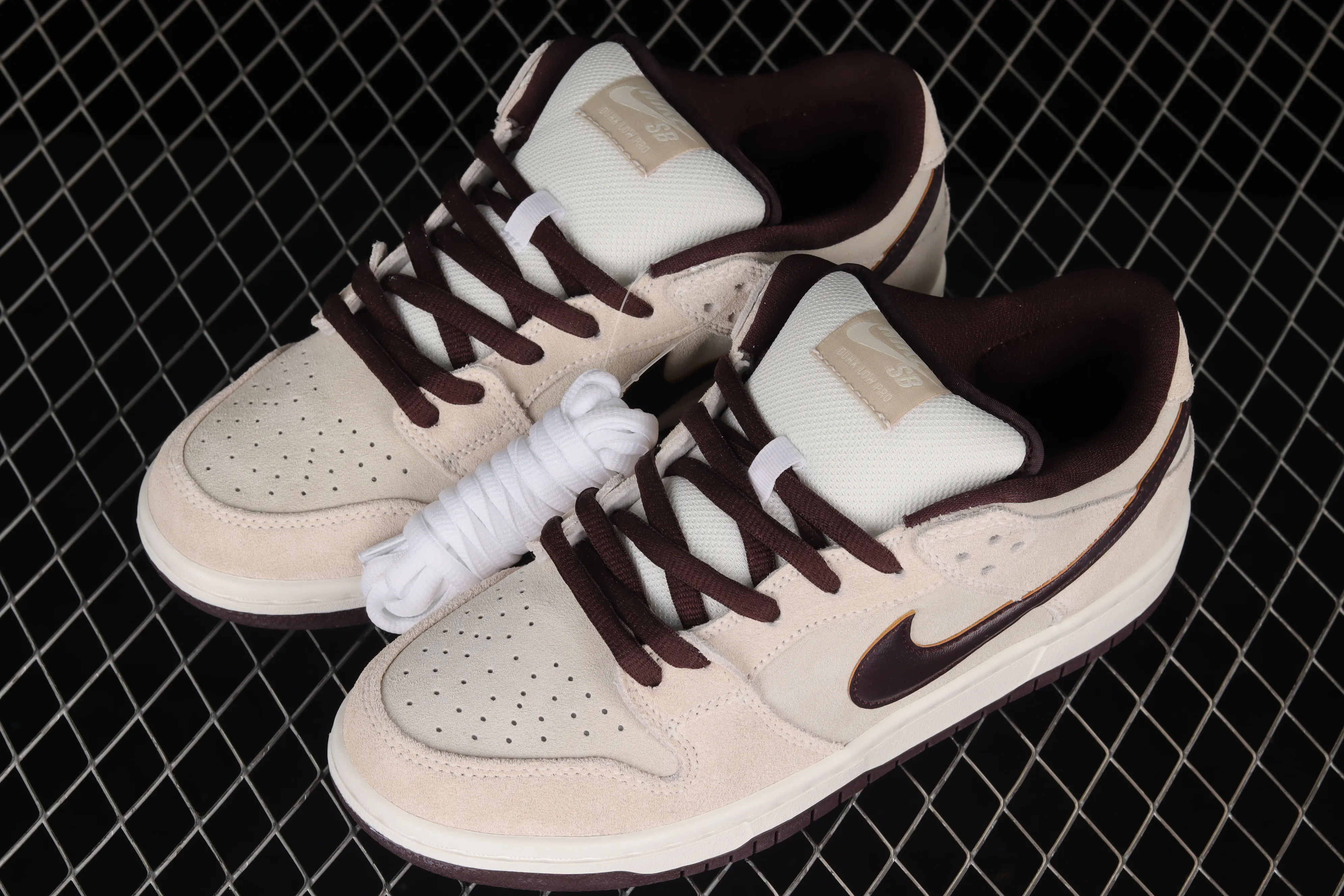 All categories Nk SB Dunk series Nk SB Dunk Low low-top sneakers F version Nk SB Dunk Low "Desert Sand" dark brown gray low-top series casual sneakers BQ6817-004